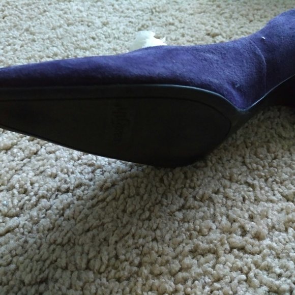 EAST 5th. Purple Pumps - Picture 6 of 8